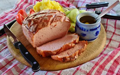 Svježe pečeni Leberkäse Svježe pečeni Leberkäse